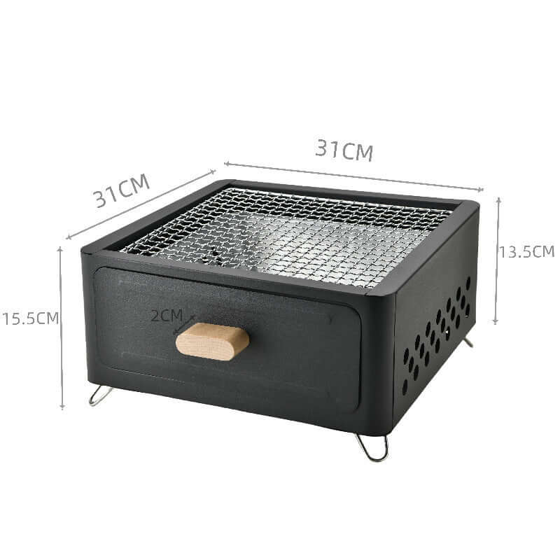 Square outdoor barbecue oven with a charcoal grill, dimensions 31cm x 31cm x 15.5cm, designed for up to 5 people.