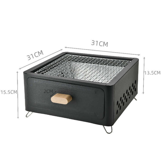 Square outdoor barbecue oven with a charcoal grill, dimensions 31cm x 31cm x 15.5cm, designed for up to 5 people.